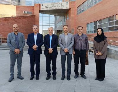 بازدید رئیس ستاد توسعه اقتصاد دانش‌بنیان از هرباریوم دانشکده داروسازی تبریز