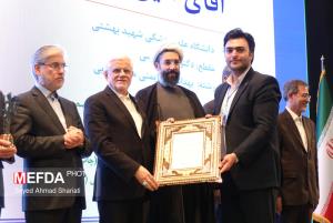 افتخارآفرینی دکتر امین عباسی عضو هیات علمی دانشگاه علوم پزشکی تبریز در جشنواره دانشجوی نمونه کشوری وزارت علوم و وزارت بهداشت
