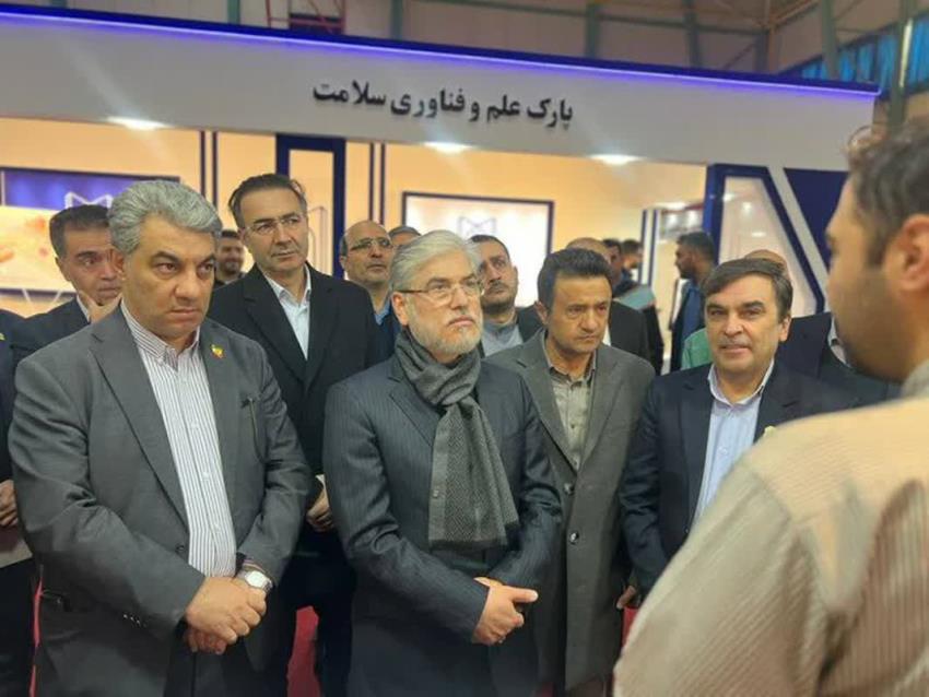 بازدید وزیر علوم از شرکت‌های فناور پارک علم و فناوری سلامت