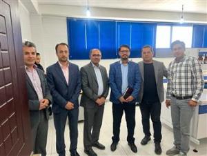 بازدید دکتر پرویز شهابی معاون تحقیقات و فناوری و جمعی از مدیران معاونت به همراه دکتر خسرو ادیب کیا رئیس دانشکده دارو سازی از شرکت مفید دارو