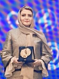 دریافت جایزه چهارمین دوره جایزه پروانه فرزانه توسط دکتر سودابه داوران همزمان با دومین کنگره بین المللی کنسر ژنومیکس