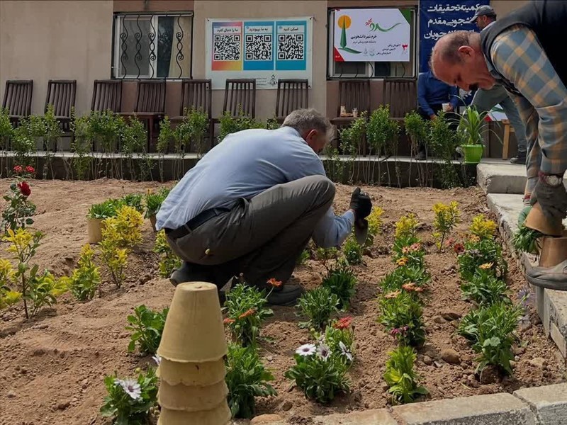 کاشت درخت سرو آزادی به میمنت سالروز آزادی خرمشهر همزمان با مراسم درختکاری و ایجاد فضای سبز