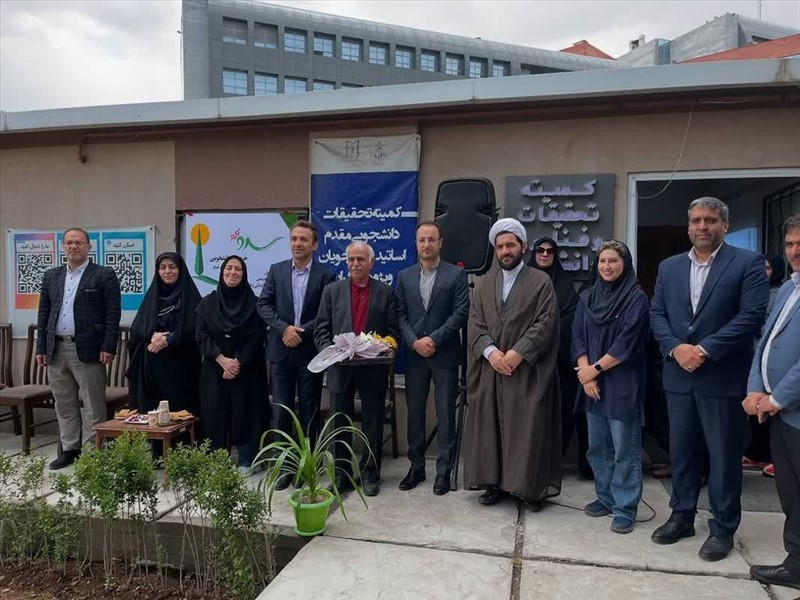 کاشت درخت سرو آزادی به میمنت سالروز آزادی خرمشهر همزمان با مراسم درختکاری و ایجاد فضای سبز