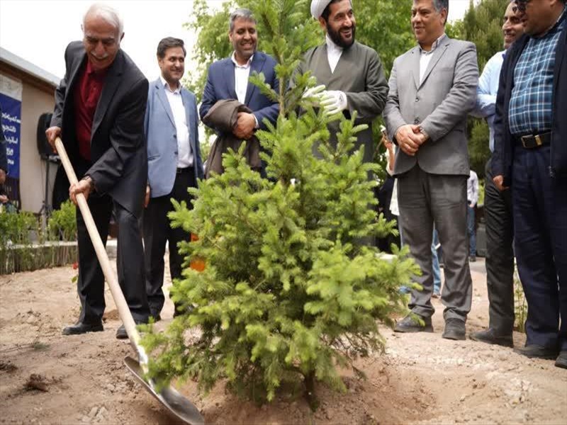 کاشت درخت سرو آزادی به میمنت سالروز آزادی خرمشهر همزمان با مراسم درختکاری و ایجاد فضای سبز