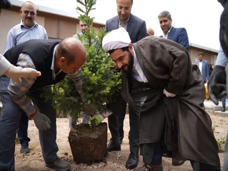 کاشت درخت سرو آزادی به میمنت سالروز آزادی خرمشهر همزمان با مراسم درختکاری و ایجاد فضای سبز