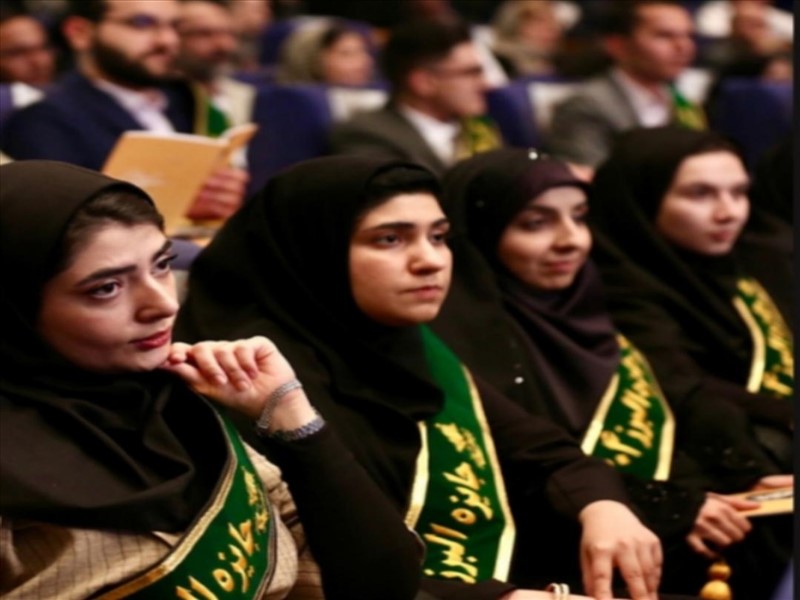 تقدیر از شیوا علیپور دانشجوی برگزیده شصت‌وسومین دوره جایزه البرز